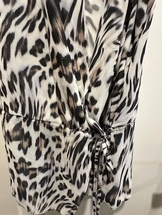 Suzy Shier Black & White Animal-Print Blouse - Picture 2 of 4